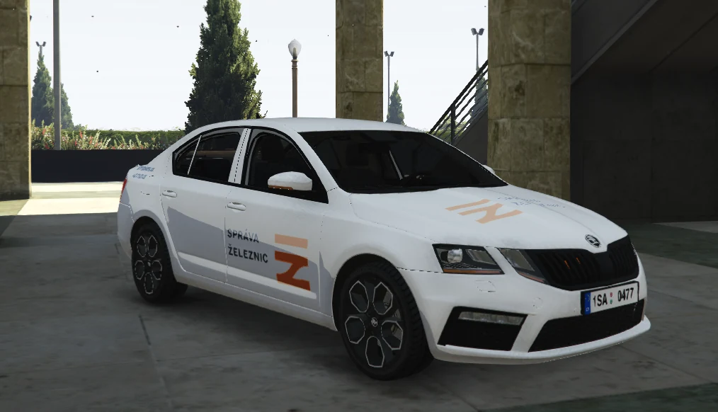 White Škoda Octavia Správa železnic service vehicle, viewed from the front right